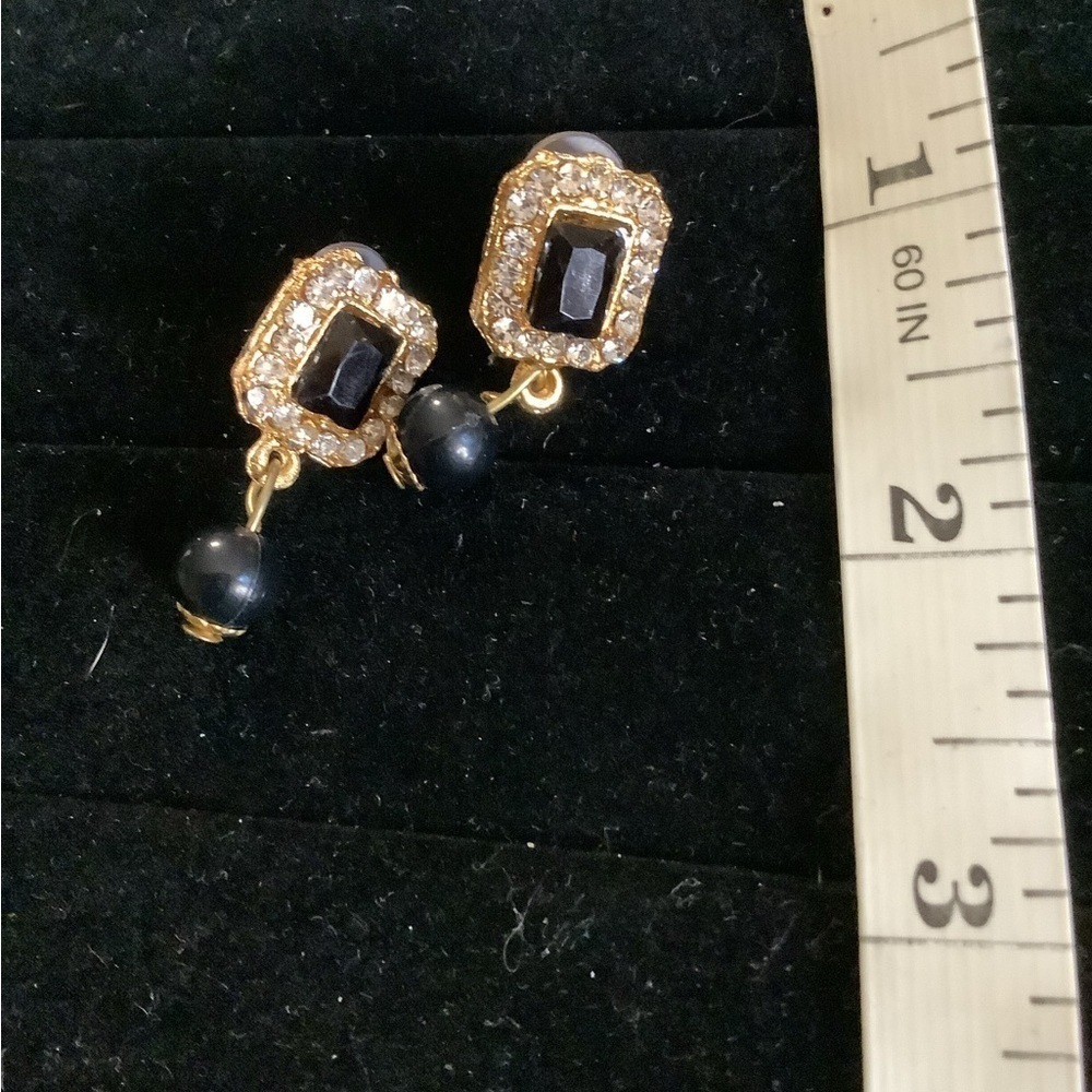Black Faceted Stone Rhinestone Dangle Pierced Earrings Gold Tone 1.75‎ Inch